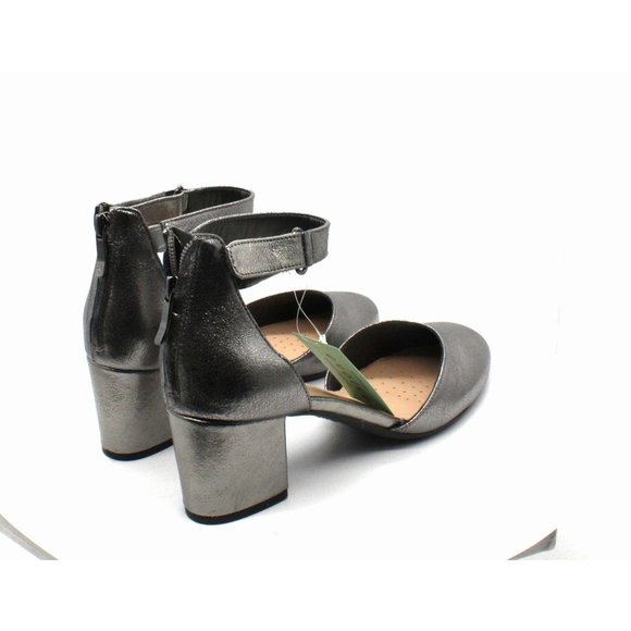 Women's Easy Spirit Crystal Pump - Picture 7 of 8